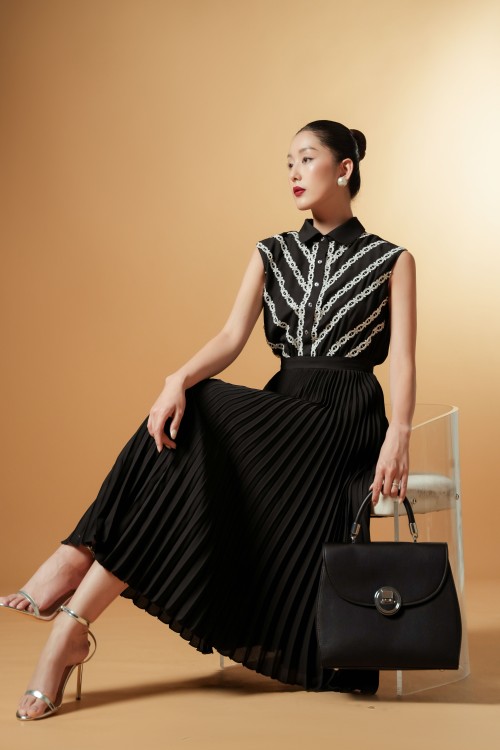 Sixdo Black Pleated Megashi Flared Dress